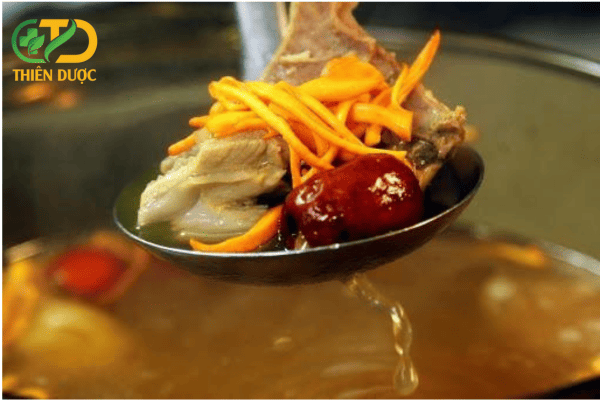 Co-the-ket-hop-dong-trung-ha-thao-voi-nhieu-nguyen-lieu-de-nau-chao