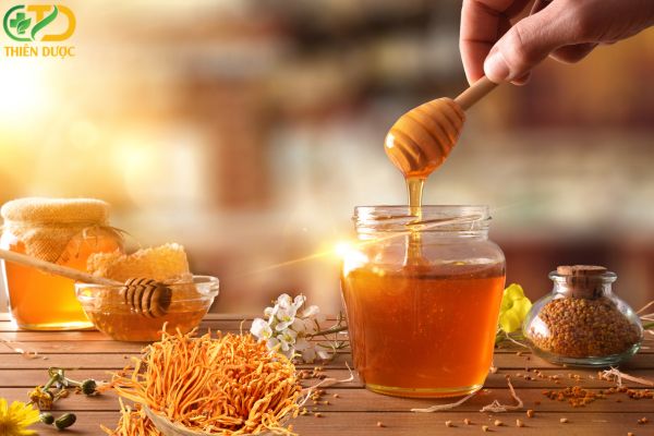 mat-ong-ngam-dong-trung-ha-thao- tang-suc-khoe-ho-hap