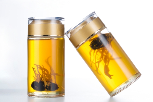 tieu-duong-dung-dong-trung-ha-thao-ngam-ruou-co-duoc-khong